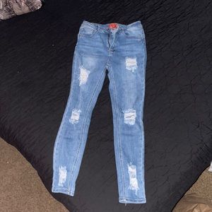Cute blue jeans with rips size small, very flattering lightly used